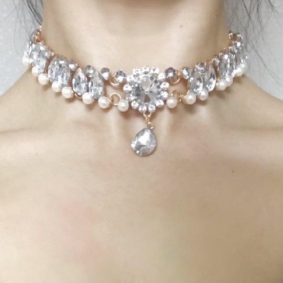 NEW!๐๐๐PEARL & CZ๐LOOK STATEMENT CHOKER๐๐๐ - Picture 4 of 8